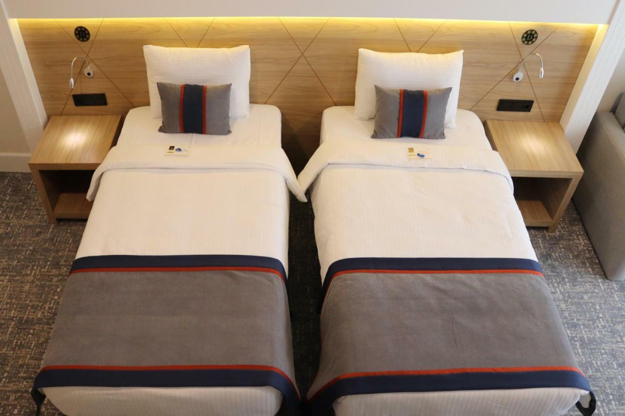 מלון Des'otel 4*