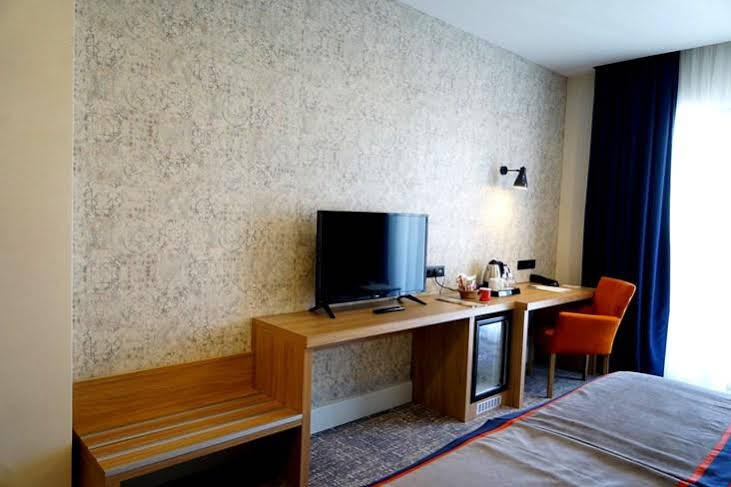 Des'otel מלון טקירדג